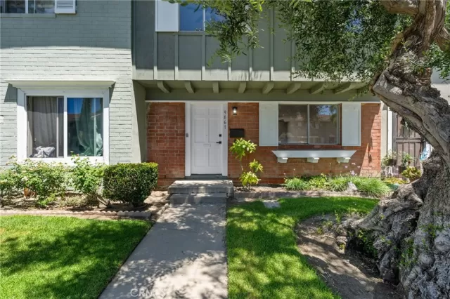 MLS: OC23174984 Condo For Sale