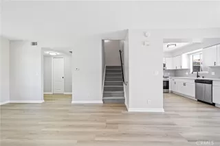 Photo #4: OC23174984 Listing 