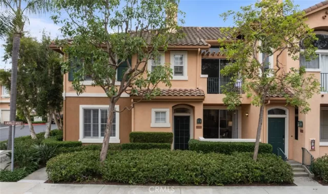 MLS: OC23175112 Condo For Sale