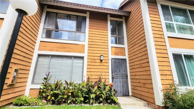 MLS: OC23175289 Condo For Sale