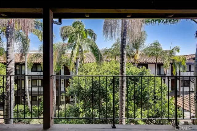 MLS: OC23175592 Condo For Sale