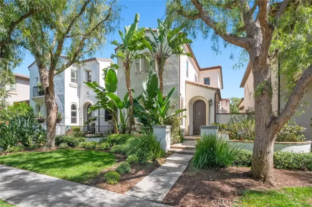 MLS: OC23176463 Condo For Sale