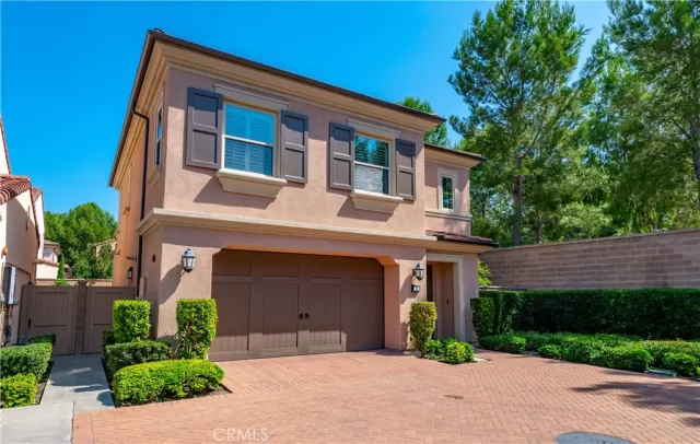 MLS: OC23176697 Condo For Sale