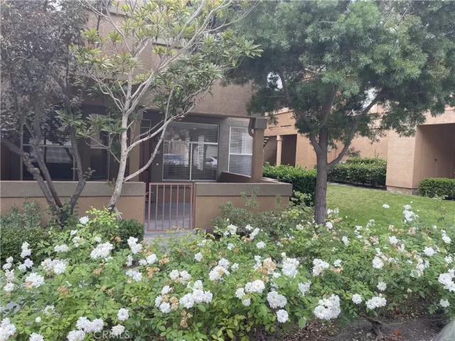 MLS: OC23176928 Condo For Sale