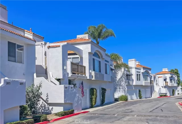 MLS: OC23177362 Condo For Sale