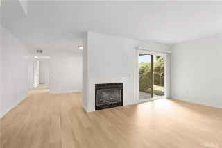 Photo #4: OC23177527 Listing 