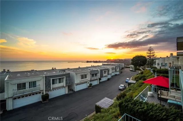 MLS: OC23177657 Condo For Sale