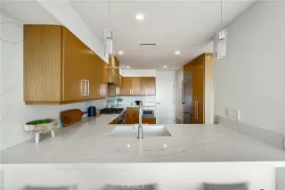 Photo #6: OC23177657 Listing 