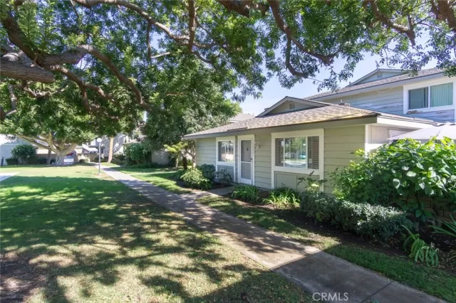 MLS: OC23178568 Condo For Sale