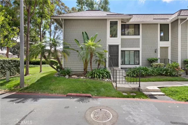 MLS: OC23178653 Condo For Sale