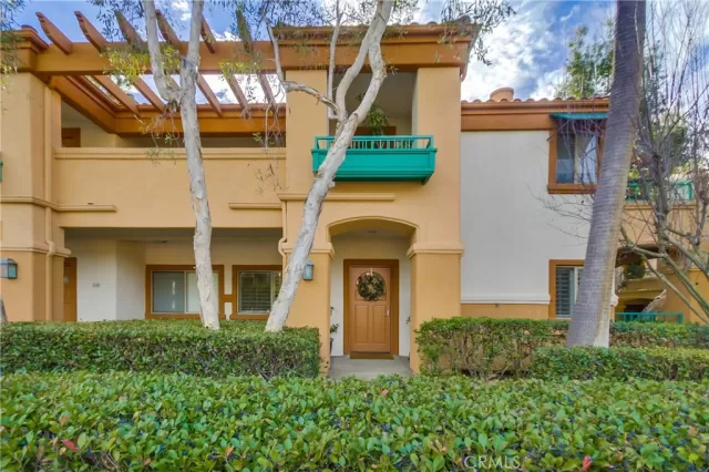 MLS: OC23178908 Condo For Sale