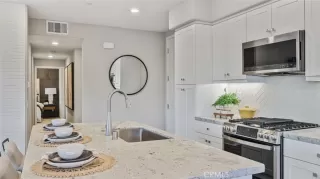 Photo #1: OC23179095 Listing