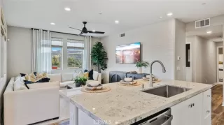 Photo #3: OC23179095 Listing