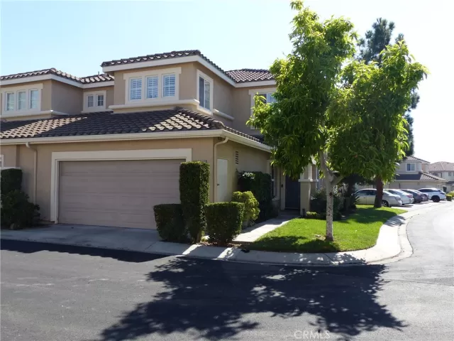 MLS: OC23179399 Condo For Sale