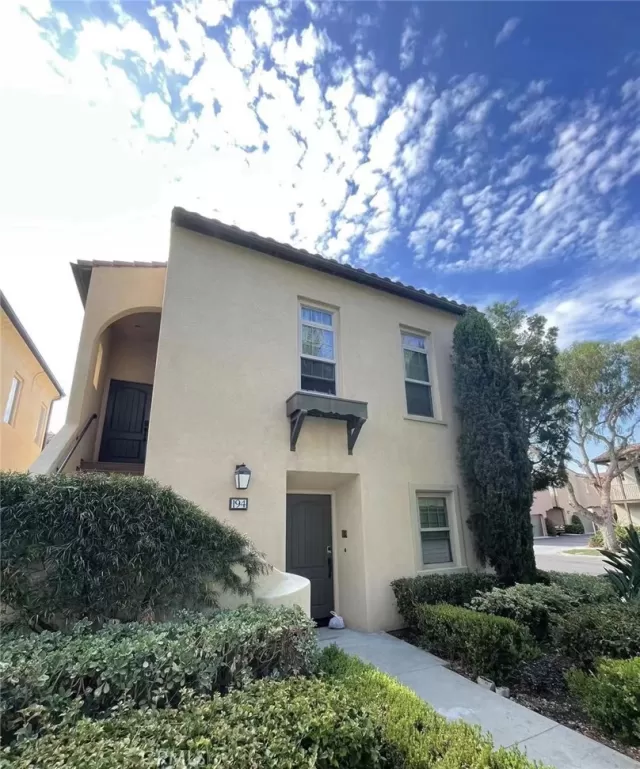 MLS: OC23179535 Condo For Sale