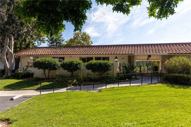 MLS: OC23179585 Condo For Sale