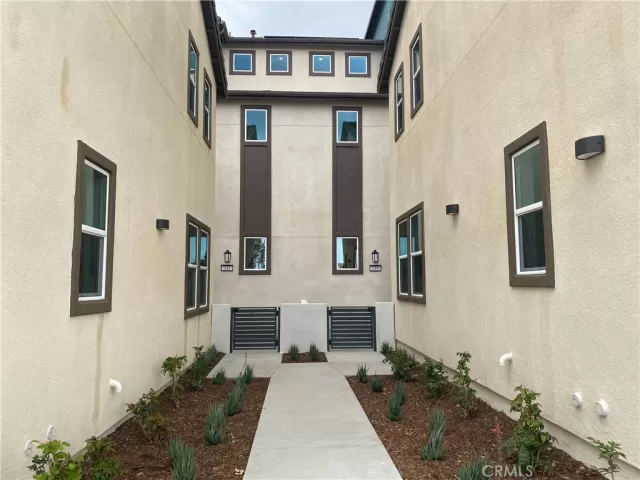 MLS: OC23179664 Condo For Sale