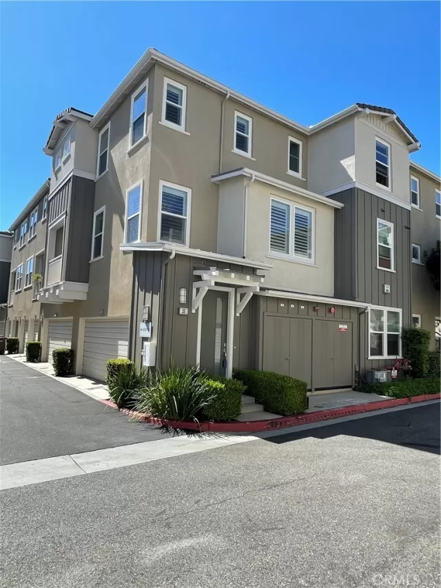 MLS: OC23179867 Condo For Sale