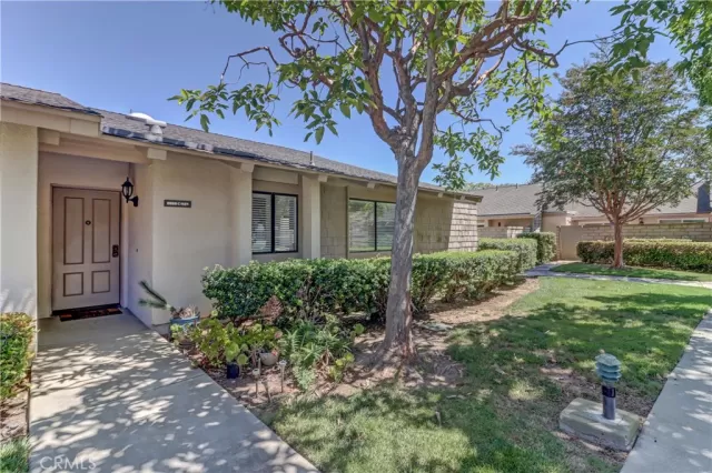 MLS: OC23180038 Condo For Sale