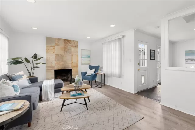 MLS: OC23180054 Condo For Sale