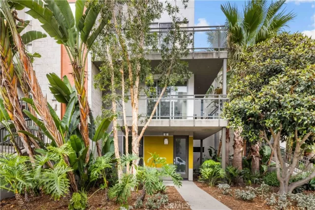 MLS: OC23180576 Condo For Sale