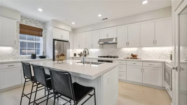 MLS: OC23180754 Condo For Sale