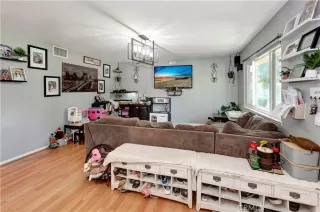 Photo #4: OC23181404 Listing 