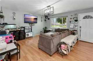 Photo #5: OC23181404 Listing 