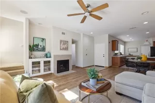 Photo #2: OC23181408 Listing