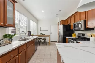 Photo #4: OC23181408 Listing