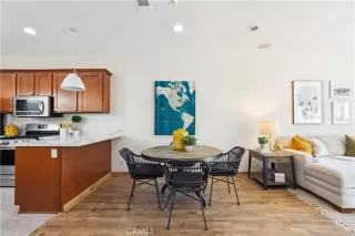 Photo #6: OC23181408 Listing