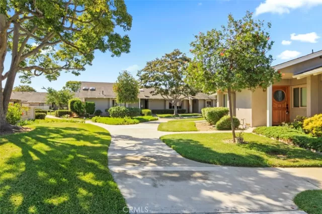 MLS: OC23181442 Condo For Sale