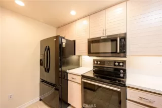 Photo #4: OC23181633 Listing