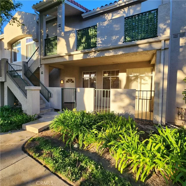 MLS: OC23181863 Condo For Sale