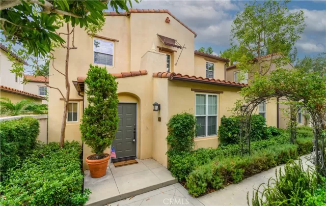 MLS: OC23182198 Condo For Sale