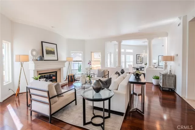 MLS: OC23182335 Condo For Sale