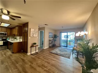 Photo #4: OC23182390 Listing 