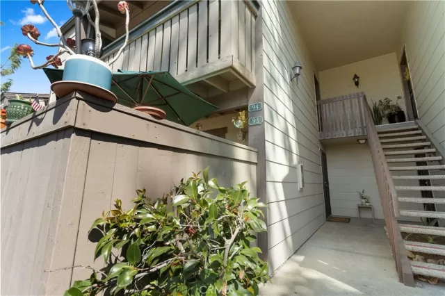 MLS: OC23182452 Condo For Sale