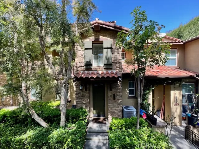 MLS: OC23182543 Condo For Sale