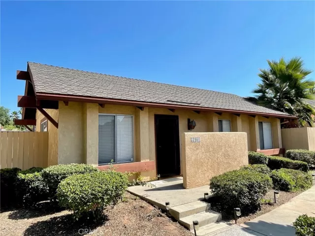 MLS: OC23182637 Condo For Sale