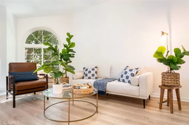 MLS: OC23182898 Condo For Sale