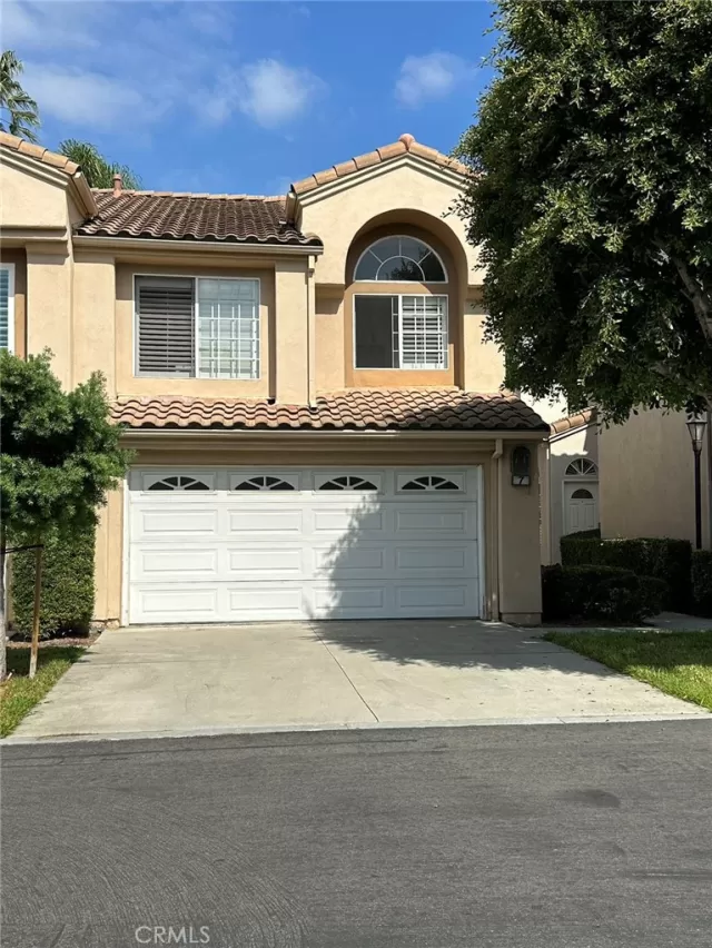 MLS: OC23182958 Condo For Sale