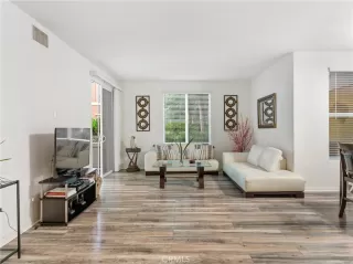 Photo #3: OC23183045 Listing