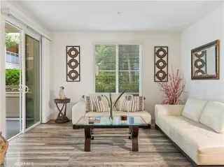 Photo #4: OC23183045 Listing