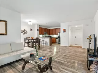 Photo #5: OC23183045 Listing