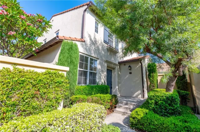 MLS: OC23183331 Condo For Sale