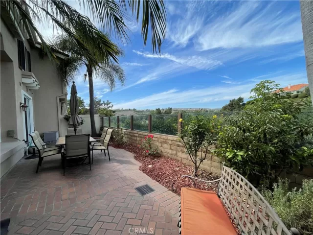 MLS: OC23183535 Condo For Sale