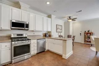 Photo #2: OC23183567 Listing 