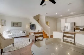 Photo #4: OC23183567 Listing 