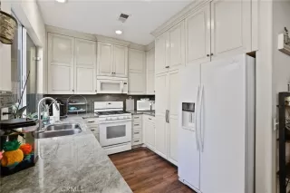 Photo #6: OC23183650 Listing 